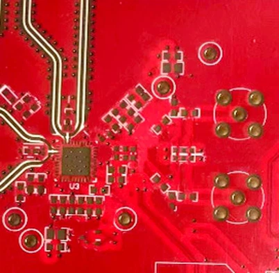 Червона друкована плата